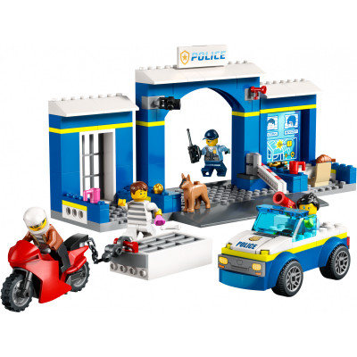 Блоковий конструктор LEGO City Переслідування на поліцейській дільниці (60370)