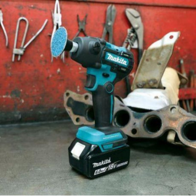 Полірувальна машина Makita DPV300Z