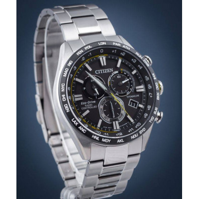 Чоловічий годинник Citizen Super Titanium Radio Controlled CB5947-80E